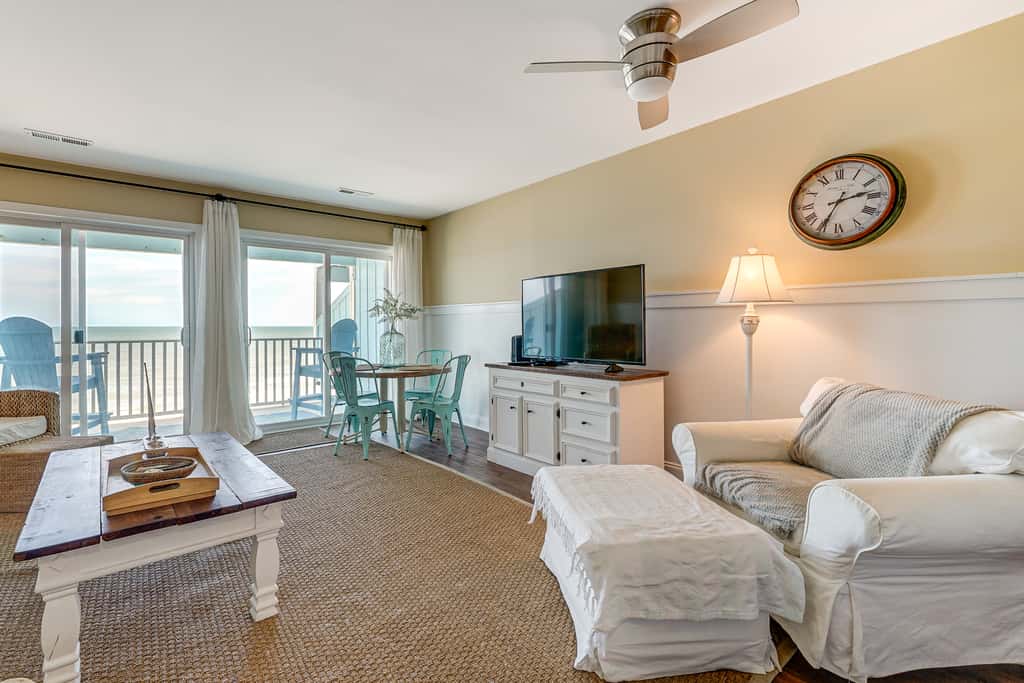 Sandy Oceanfront 2nd FL 1BR w/pool at The Riggings