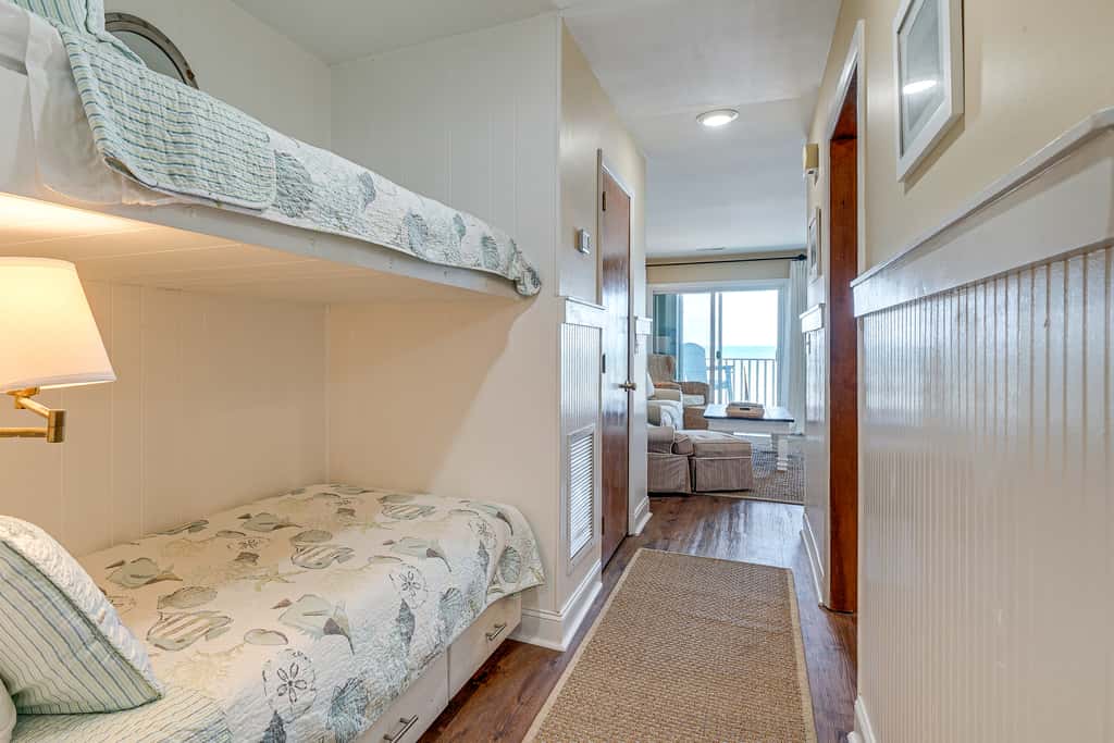 Sandy Oceanfront 2nd FL 1BR w/pool at The Riggings