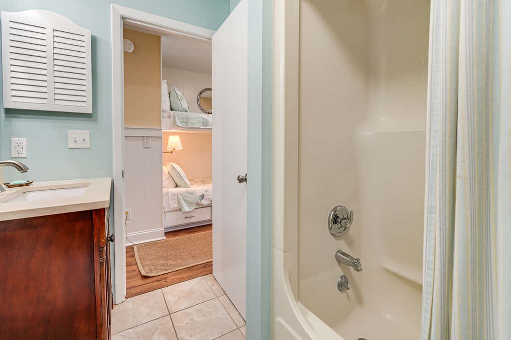 Sandy Oceanfront 2nd FL 1BR w/pool at The Riggings