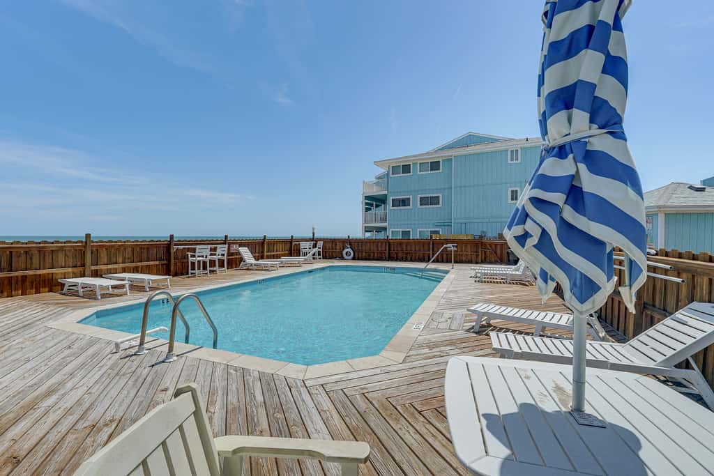 Sandy Oceanfront 2nd FL 1BR w/pool at The Riggings