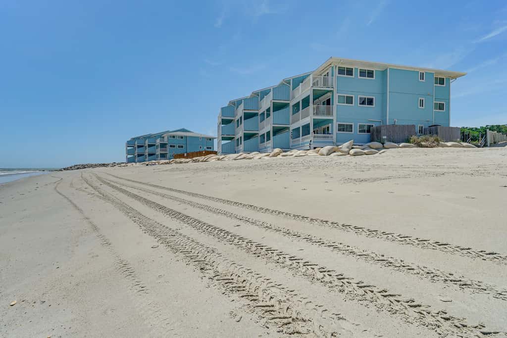 Sandy Oceanfront 2nd FL 1BR w/pool at The Riggings