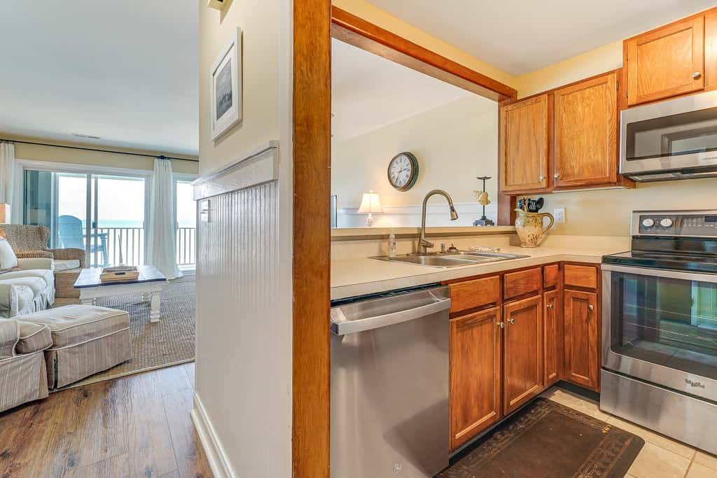 Sandy Oceanfront 2nd FL 1BR w/pool at The Riggings