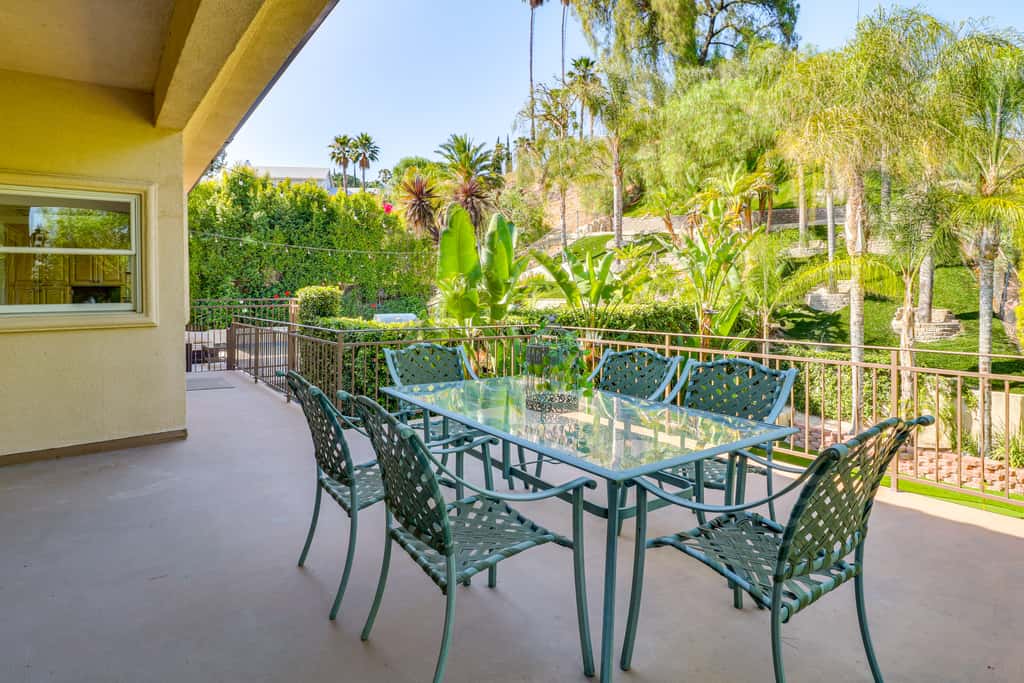 Winter Sun & Mountain Views: Luxe LA Escape!