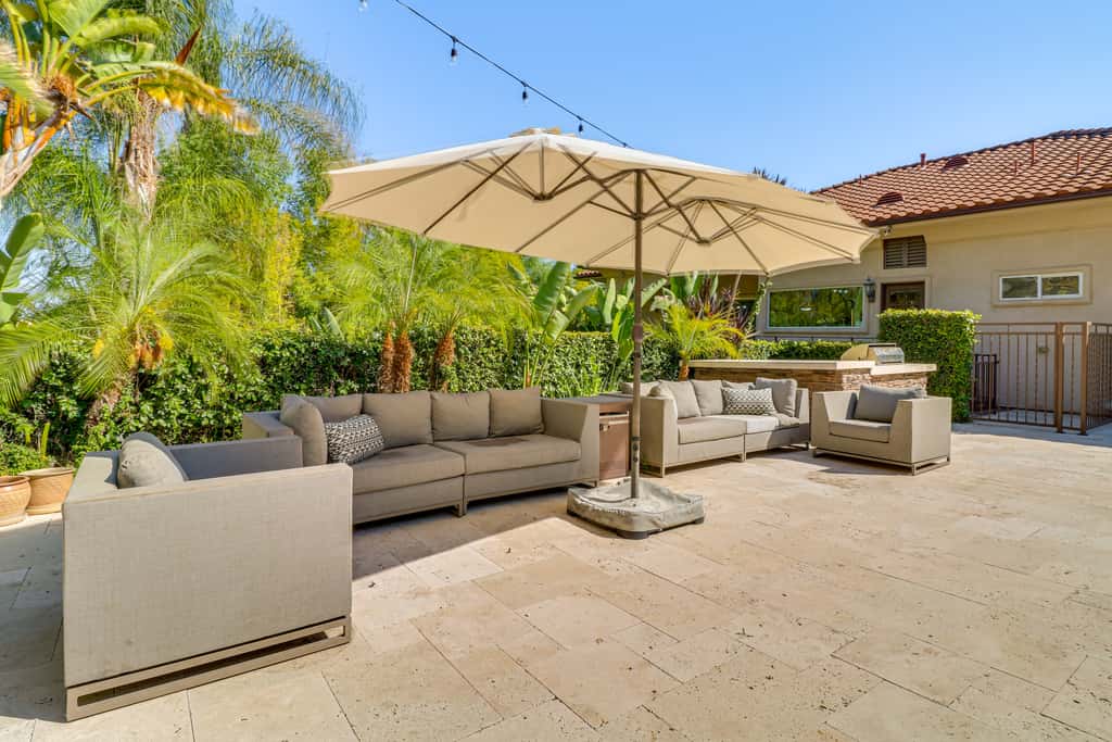 Winter Sun & Mountain Views: Luxe LA Escape!