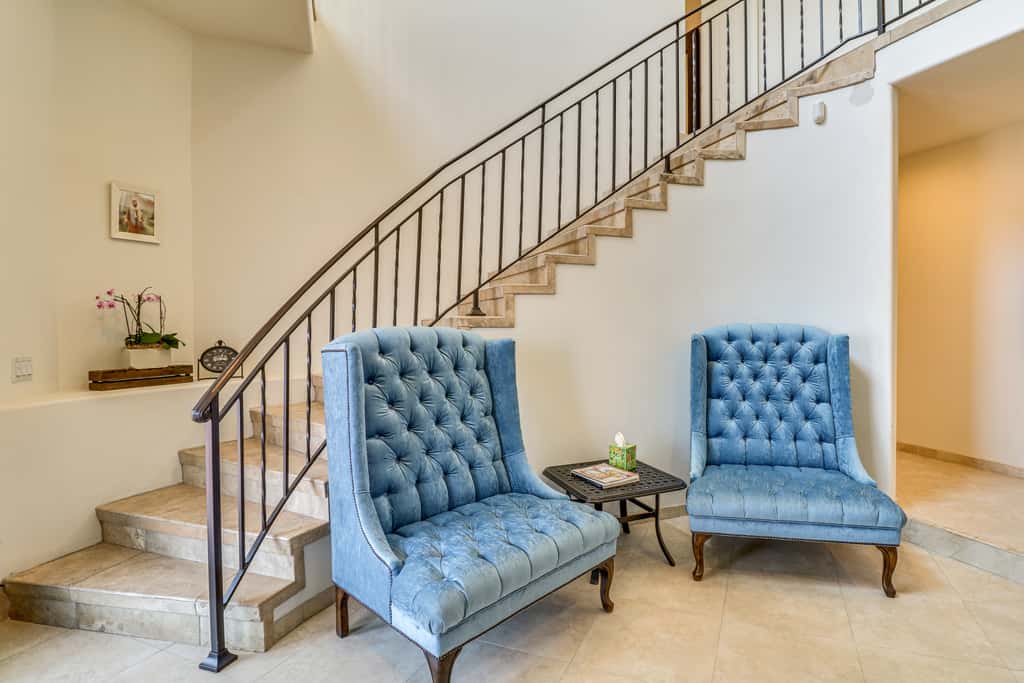 Winter Sun & Mountain Views: Luxe LA Escape!