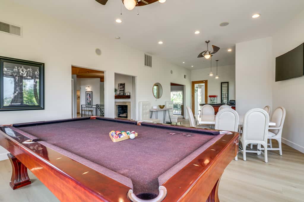 Winter Sun & Mountain Views: Luxe LA Escape!