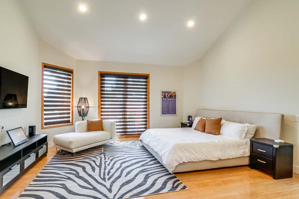 Winter Sun & Mountain Views: Luxe LA Escape!