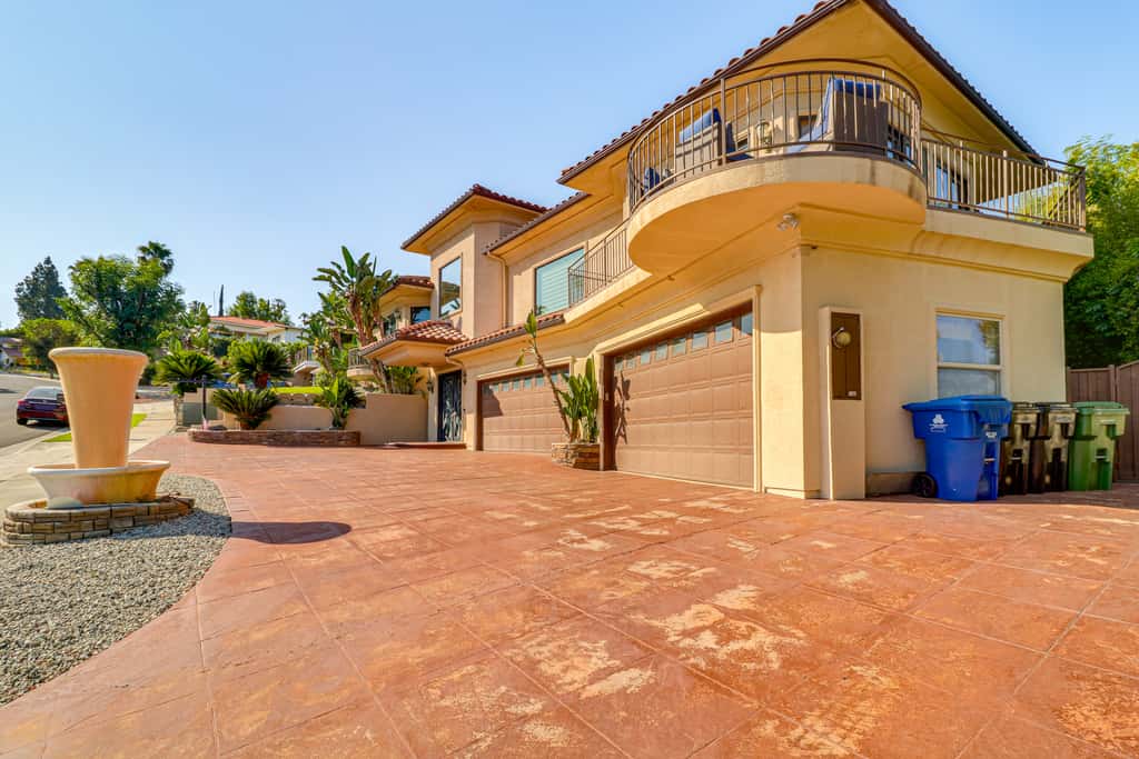 Winter Sun & Mountain Views: Luxe LA Escape!