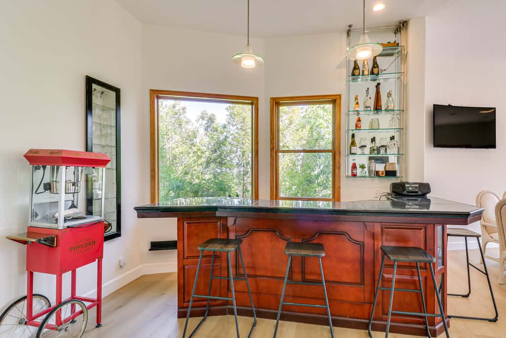 Winter Sun & Mountain Views: Luxe LA Escape!