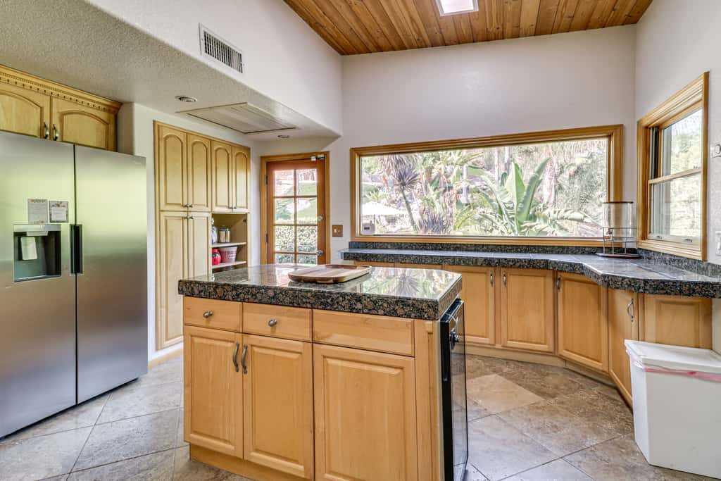 Winter Sun & Mountain Views: Luxe LA Escape!