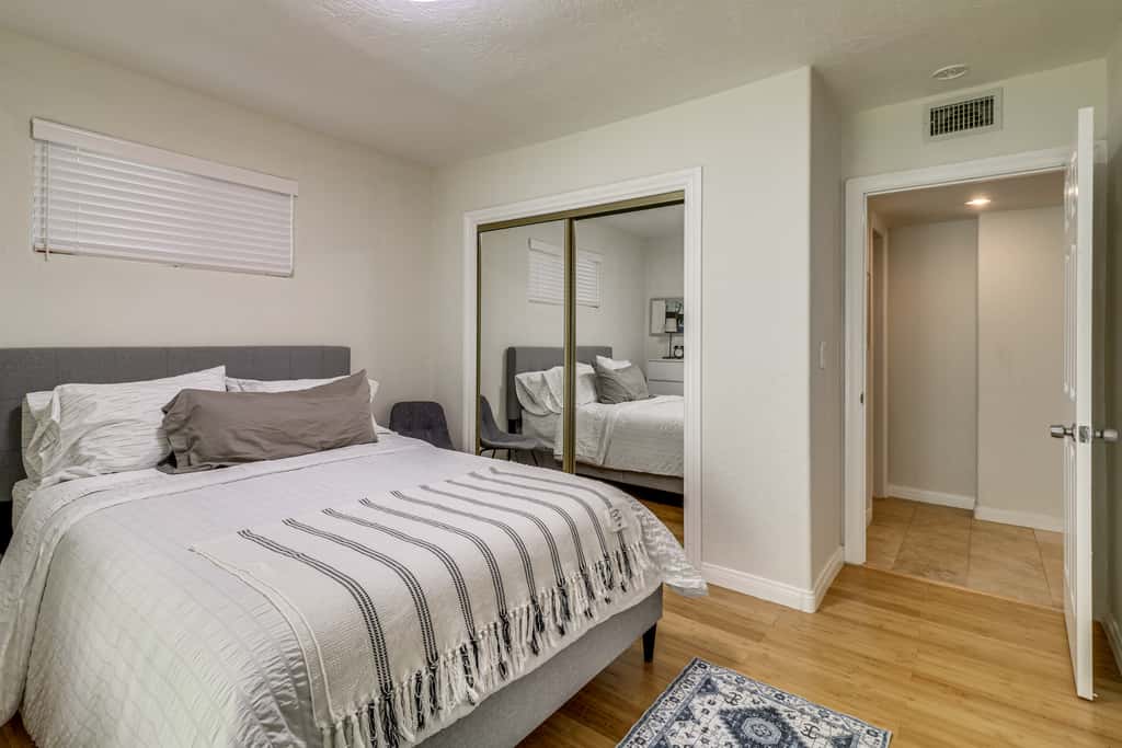 Winter Sun & Mountain Views: Luxe LA Escape!