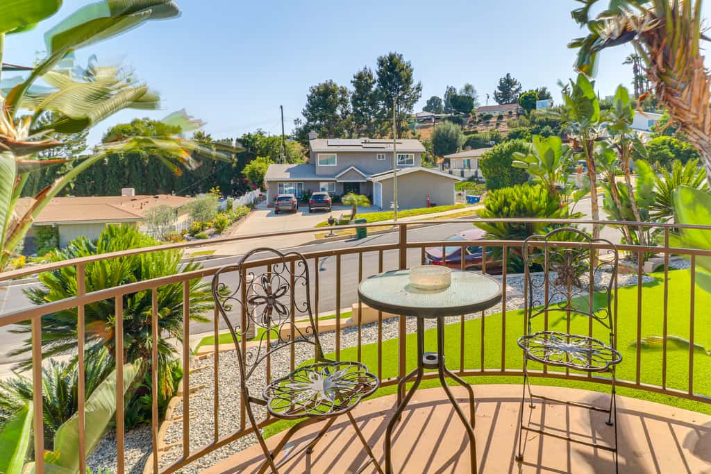 Winter Sun & Mountain Views: Luxe LA Escape!