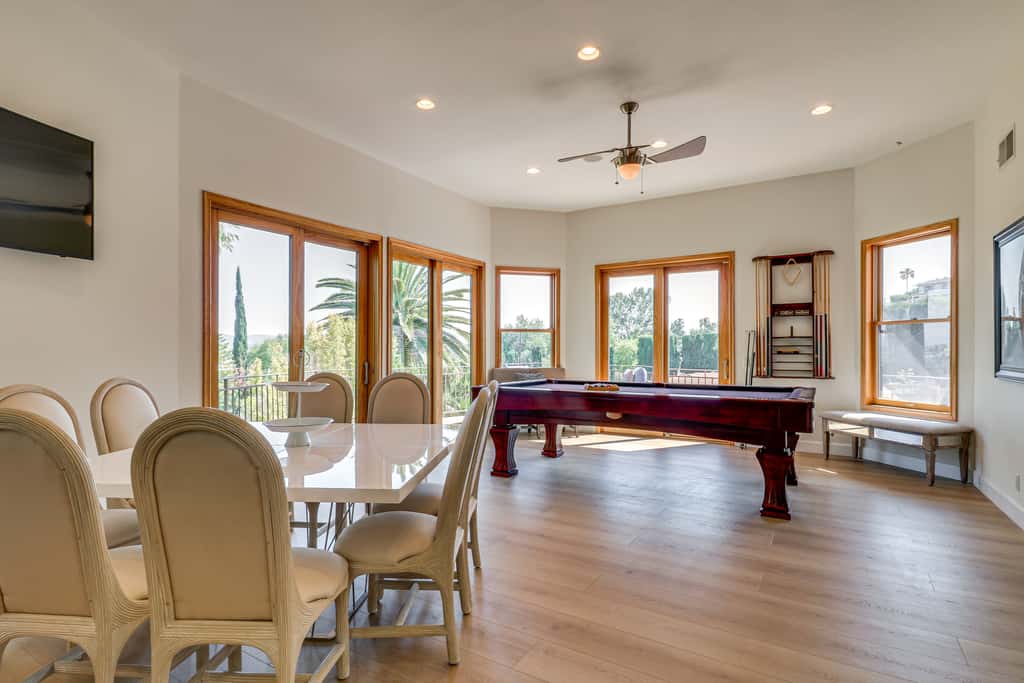 Winter Sun & Mountain Views: Luxe LA Escape!