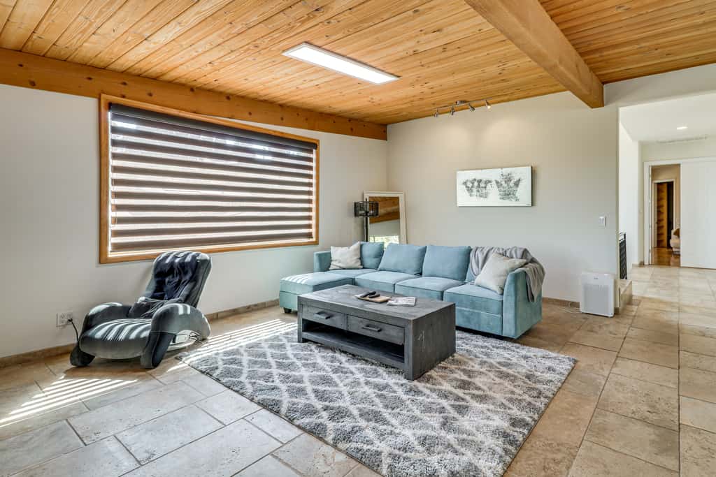 Winter Sun & Mountain Views: Luxe LA Escape!