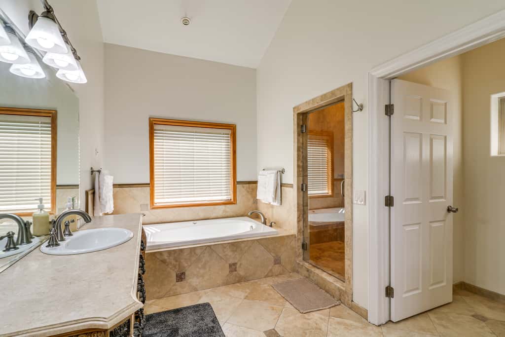 Winter Sun & Mountain Views: Luxe LA Escape!