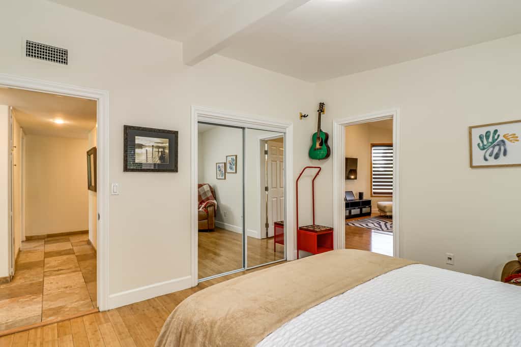 Winter Sun & Mountain Views: Luxe LA Escape!