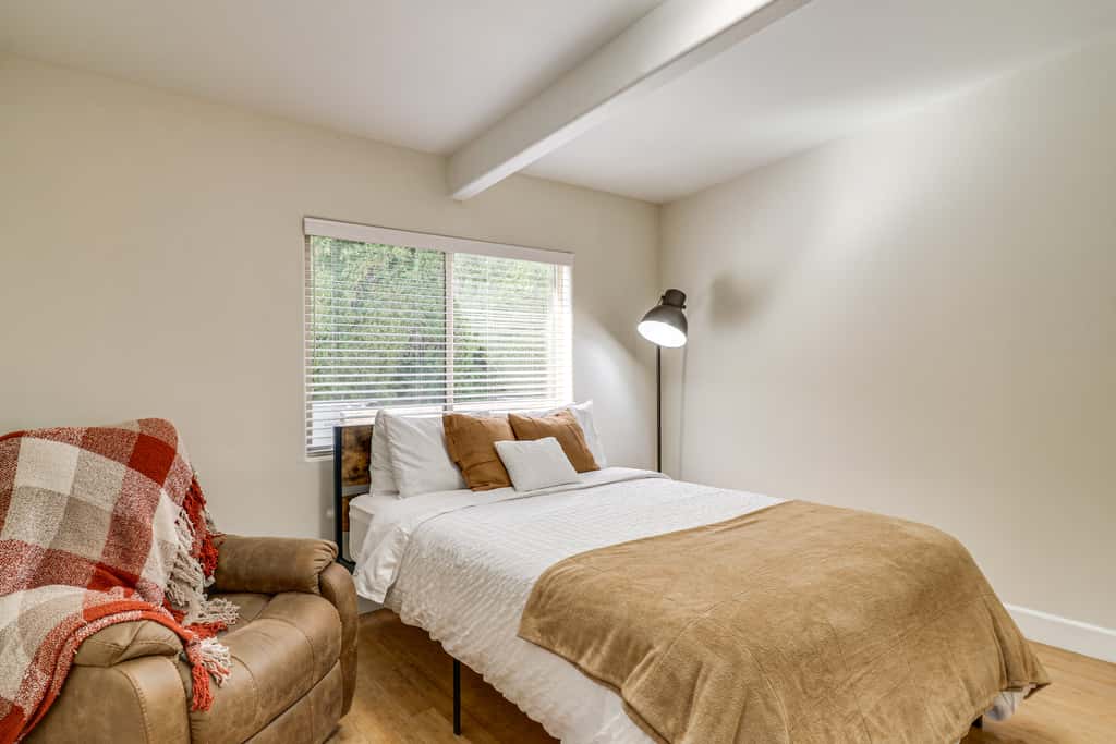 Winter Sun & Mountain Views: Luxe LA Escape!