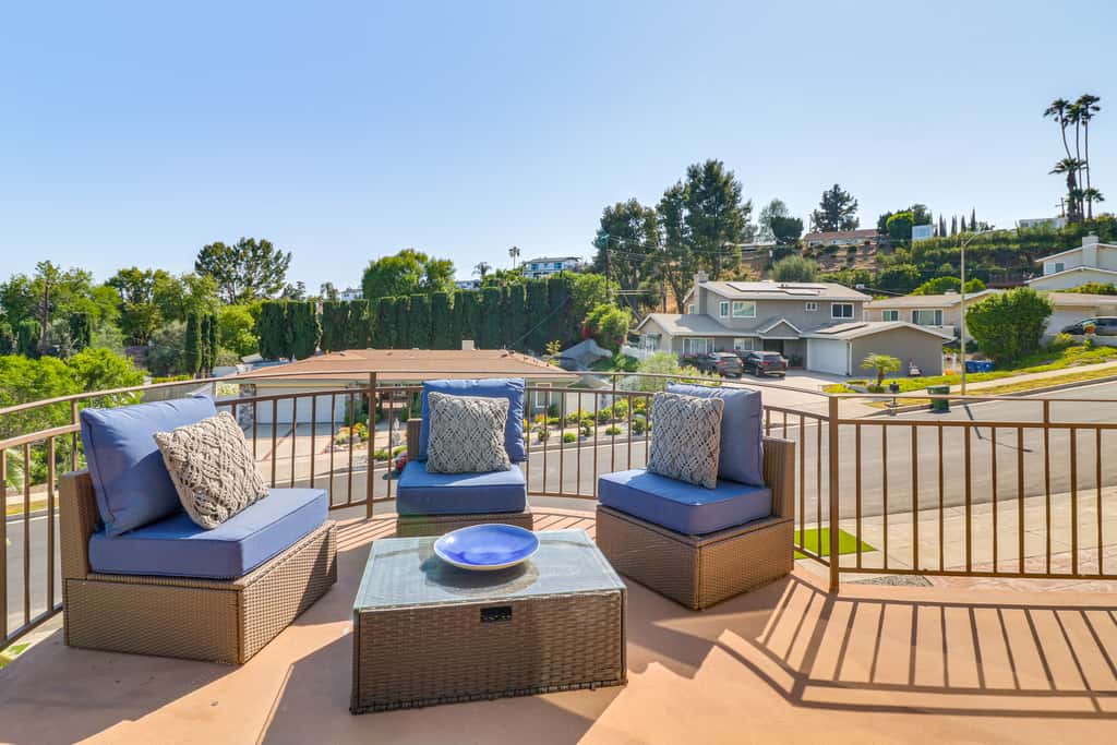 Winter Sun & Mountain Views: Luxe LA Escape!