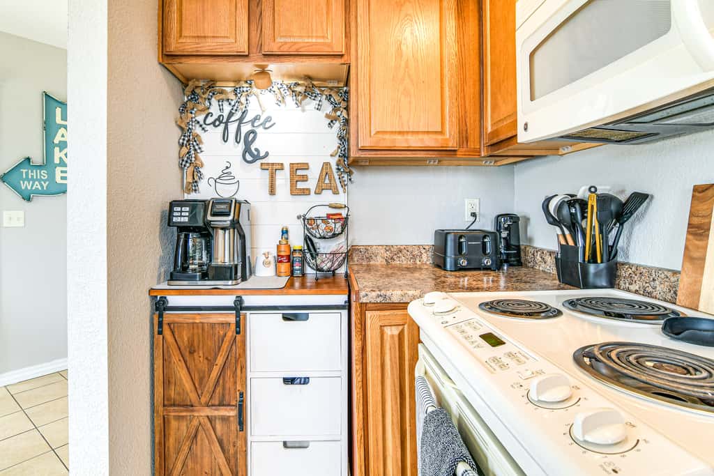 Table Rock Lake Retreat: Steps to Water & Pools!