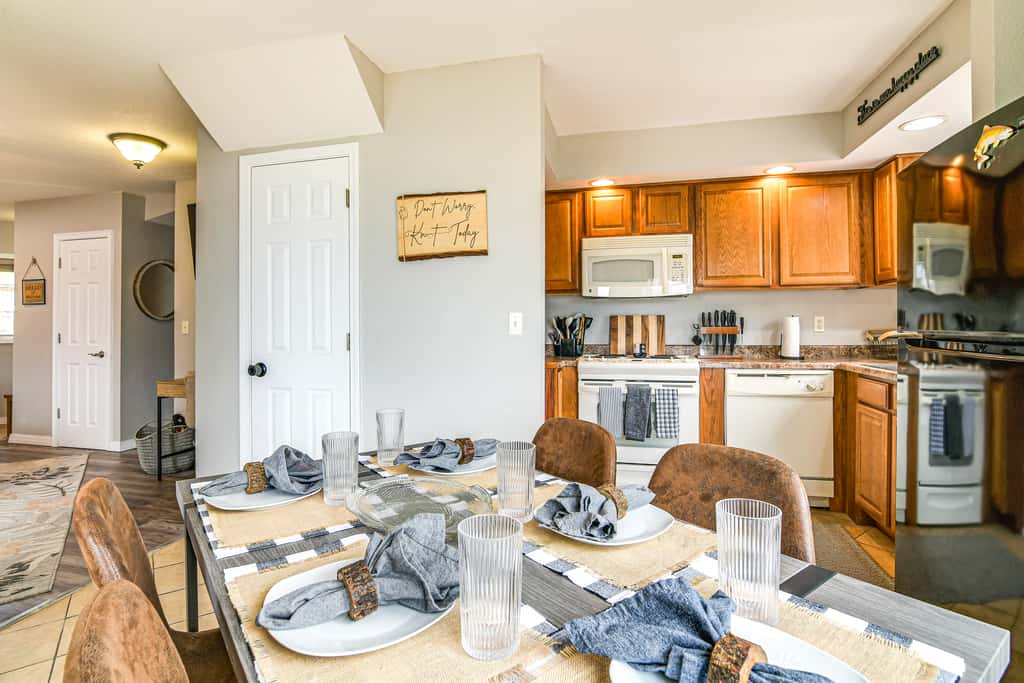 Table Rock Lake Retreat: Steps to Water & Pools!
