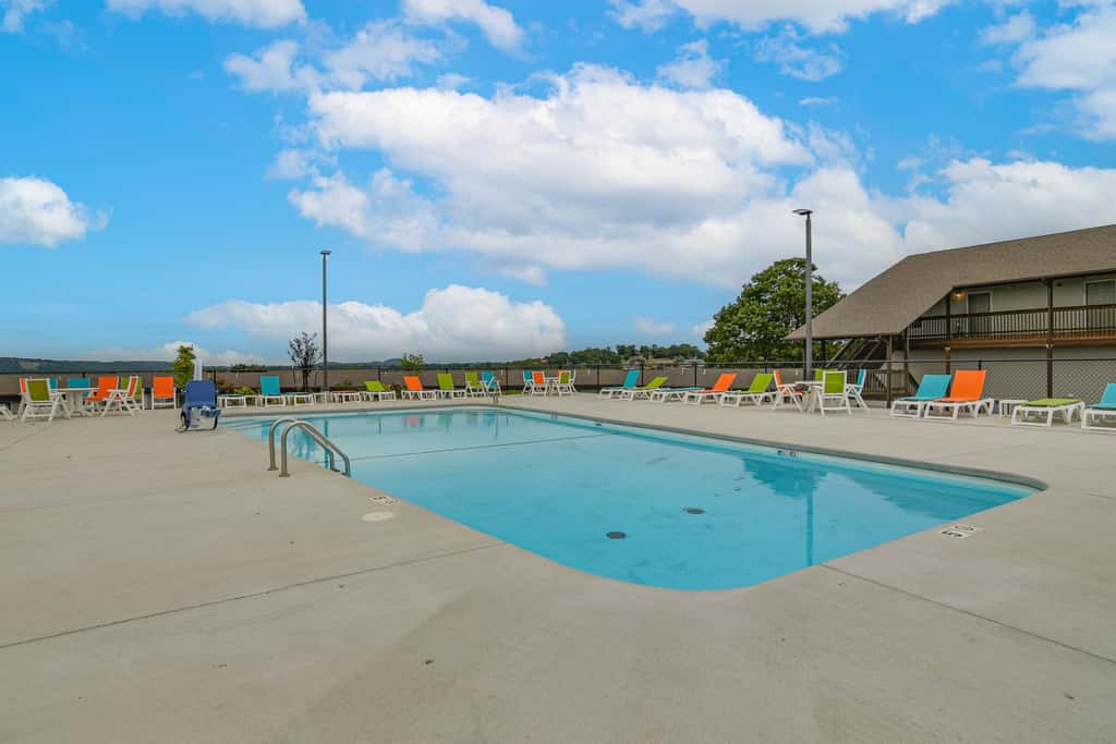 Table Rock Lake Retreat: Steps to Water & Pools!