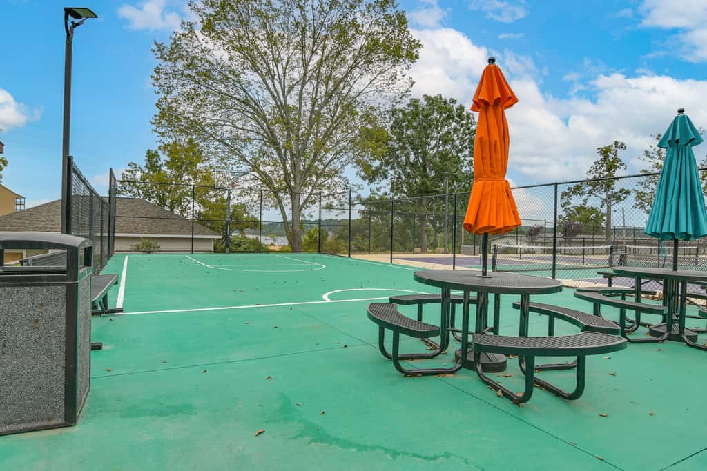 Table Rock Lake Retreat: Steps to Water & Pools!