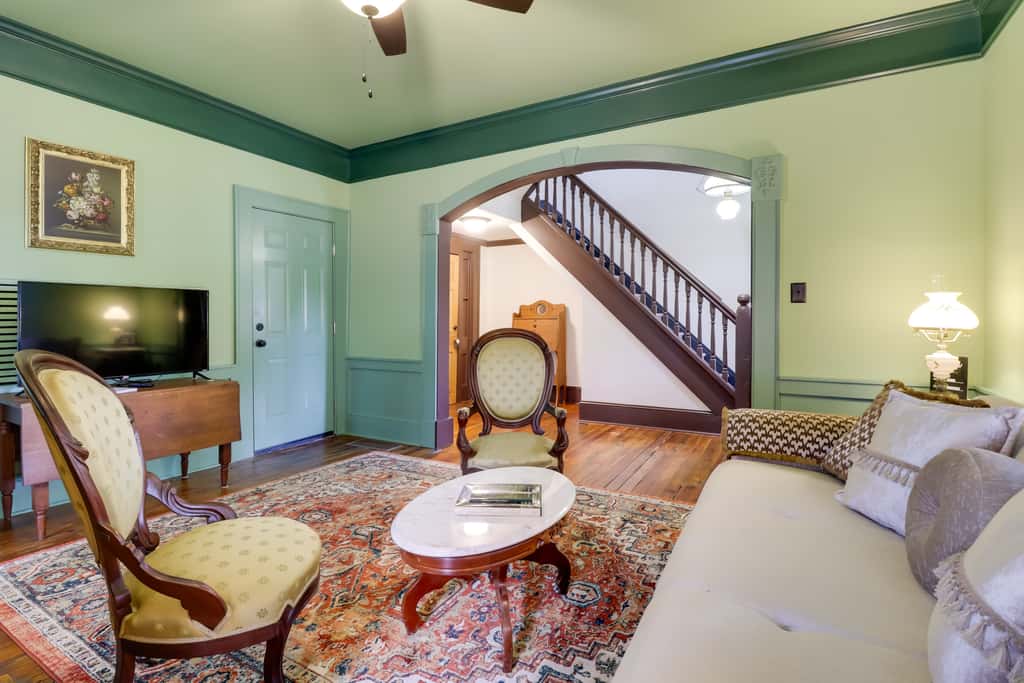 Walk to Downtown: Historic Home in Edenton’s Heart