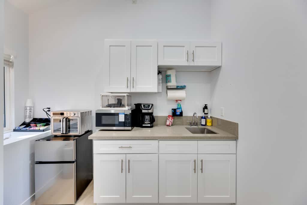 Walk to Main St! Pet-Friendly Alhambra Studio