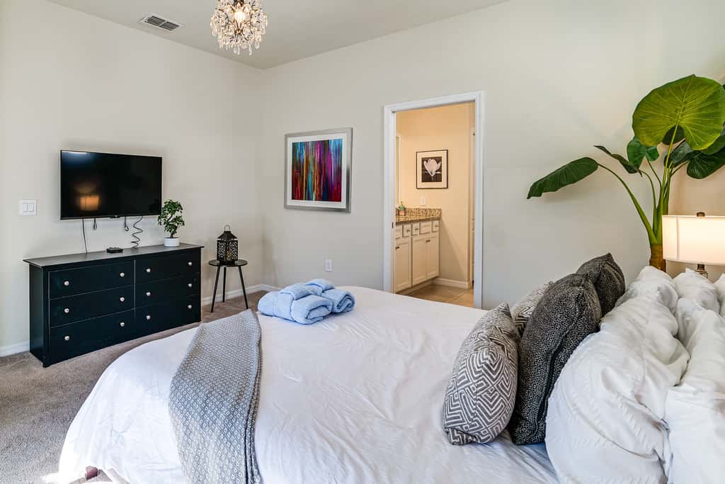 Resort Perks & Private Pool: Davenport Family Home