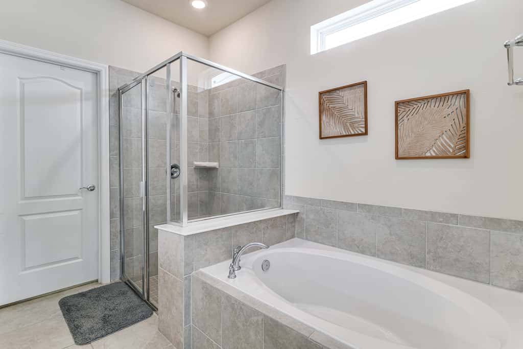 Resort Perks & Private Pool: Davenport Family Home