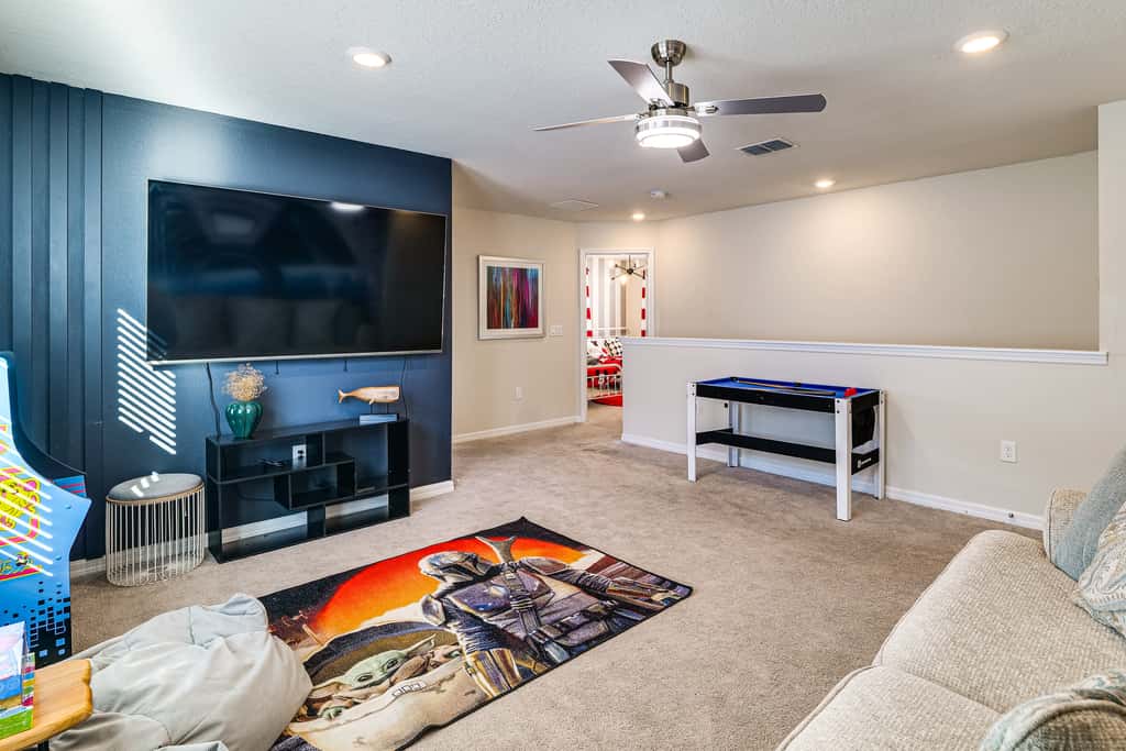 Resort Perks & Private Pool: Davenport Family Home