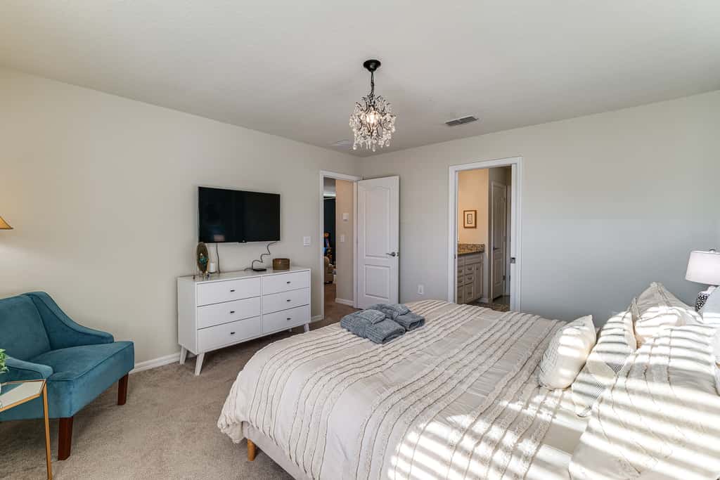 Resort Perks & Private Pool: Davenport Family Home