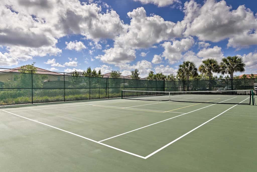 Resort Perks & Private Pool: Davenport Family Home