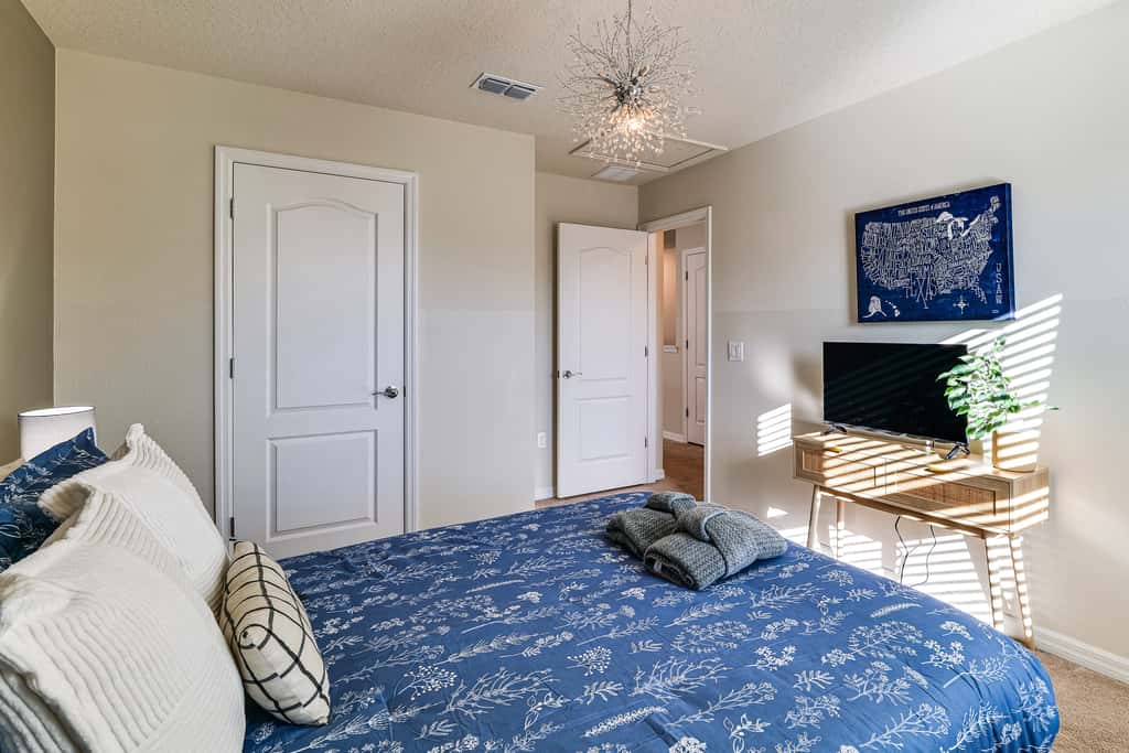 Resort Perks & Private Pool: Davenport Family Home