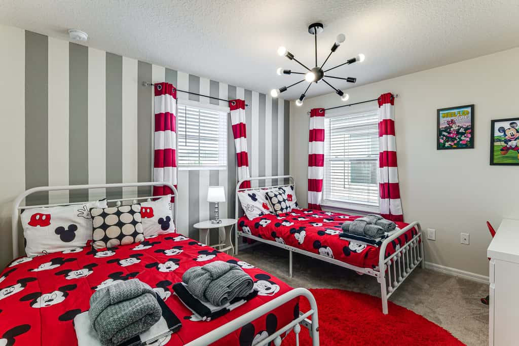 Resort Perks & Private Pool: Davenport Family Home