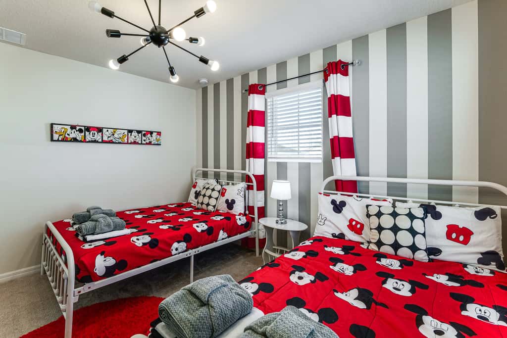 Resort Perks & Private Pool: Davenport Family Home
