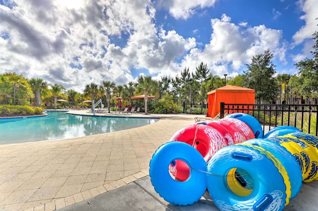 Resort Perks & Private Pool: Davenport Family Home