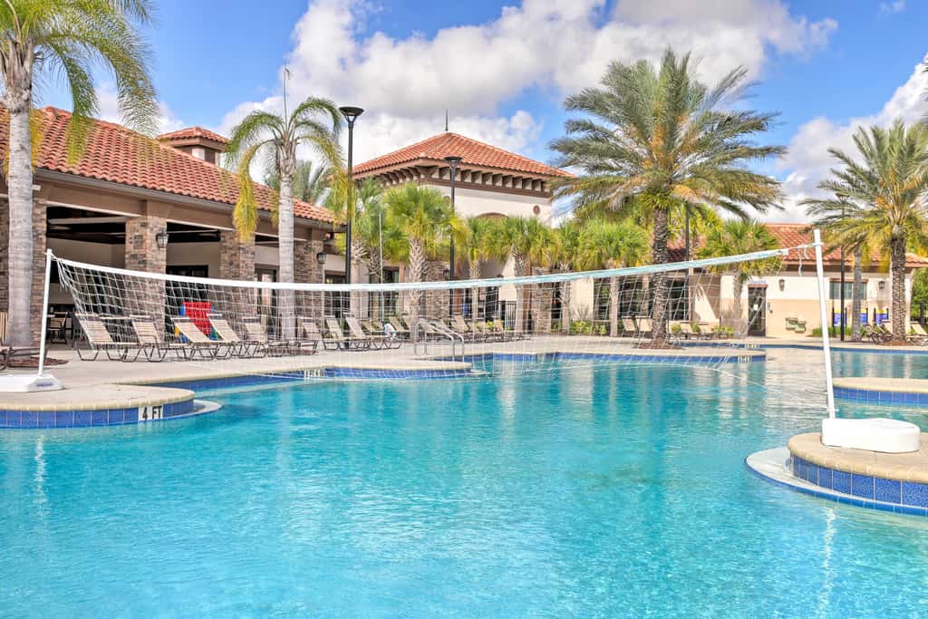 Resort Perks & Private Pool: Davenport Family Home