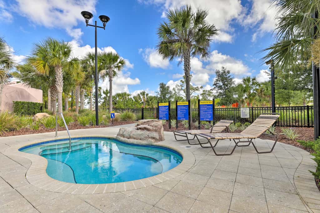 Resort Perks & Private Pool: Davenport Family Home