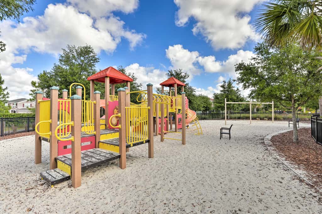 Resort Perks & Private Pool: Davenport Family Home