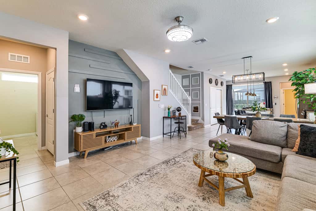 Resort Perks & Private Pool: Davenport Family Home