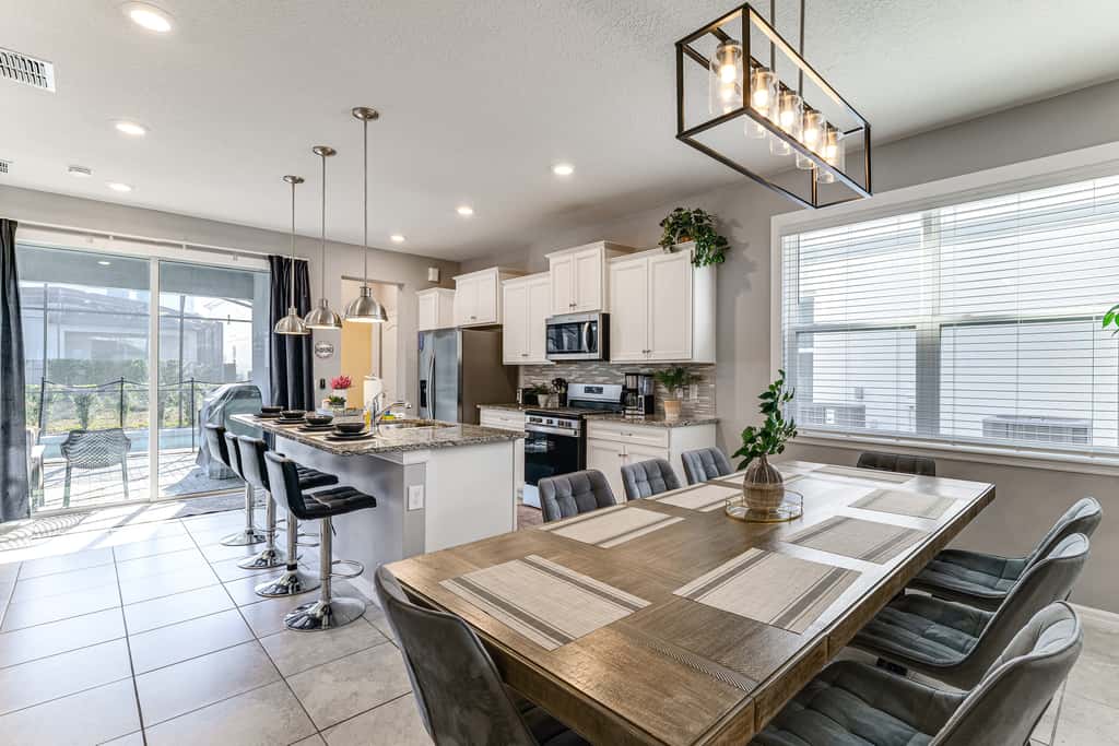 Resort Perks & Private Pool: Davenport Family Home