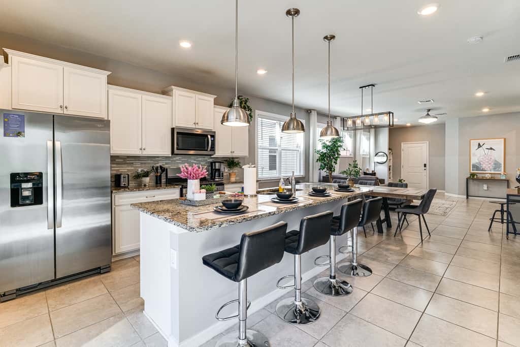 Resort Perks & Private Pool: Davenport Family Home