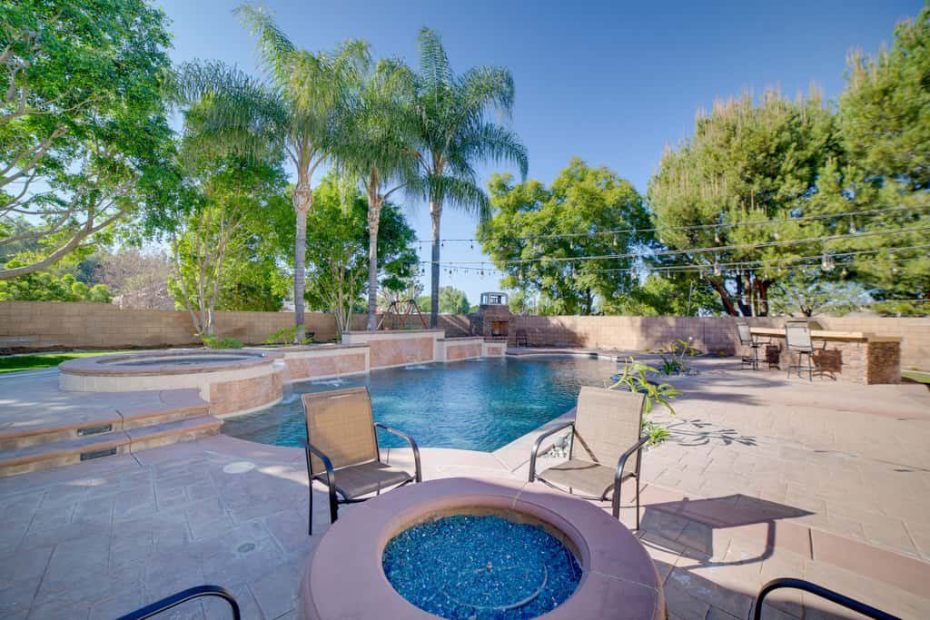 Resort-Style Oasis: Expansive Riverside Mansion