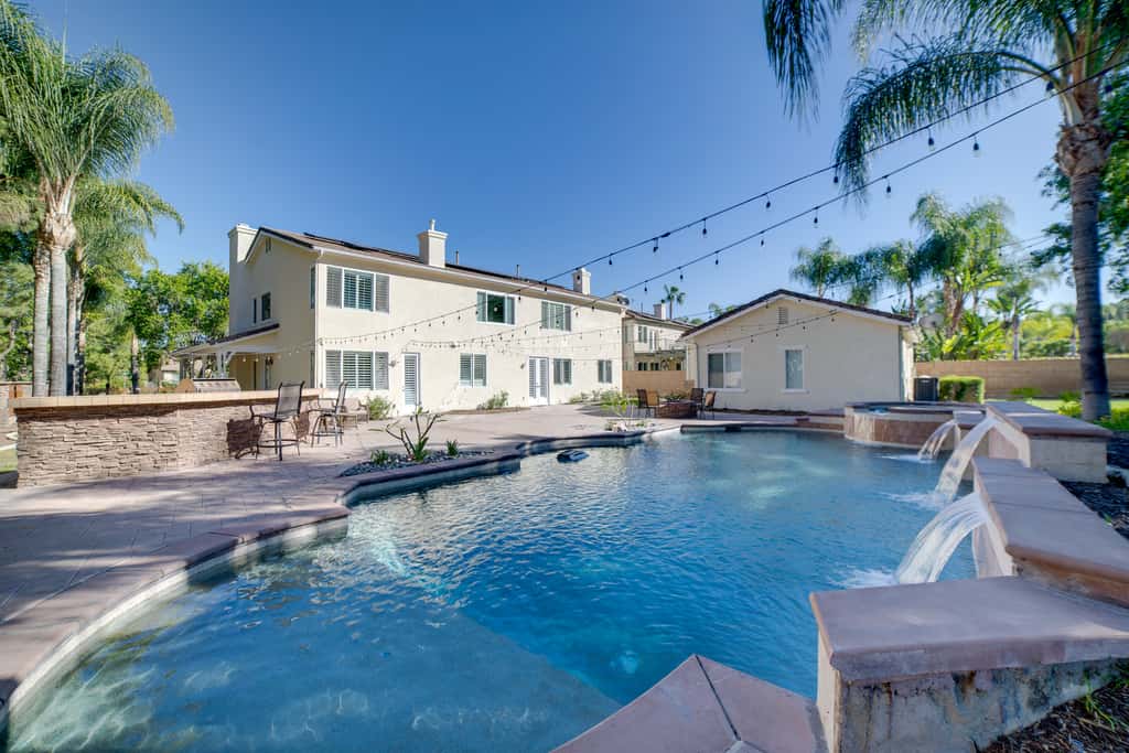 Resort-Style Oasis: Expansive Riverside Mansion