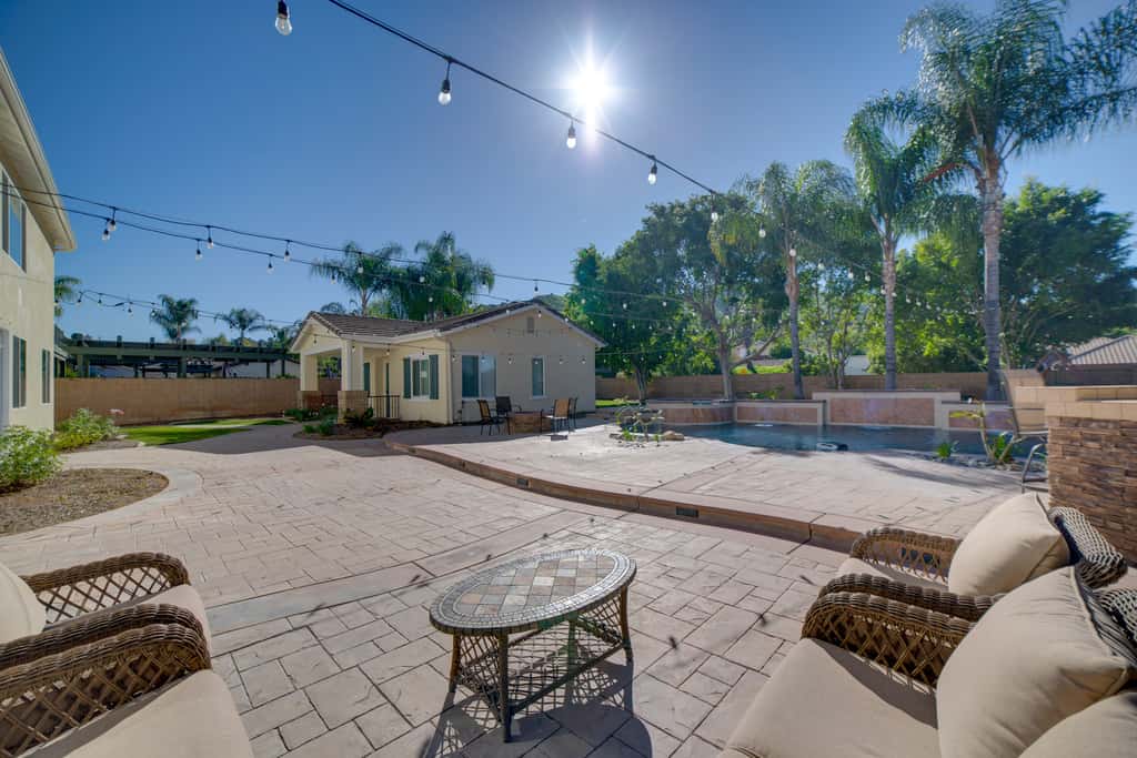 Resort-Style Oasis: Expansive Riverside Mansion