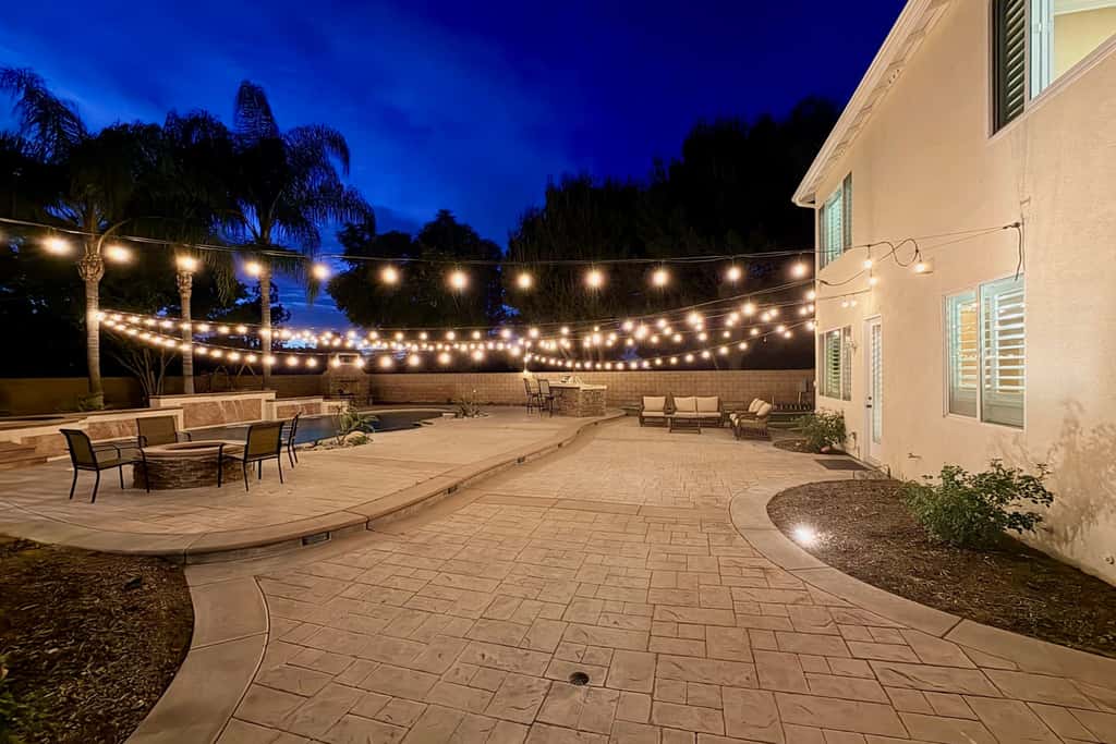 Resort-Style Oasis: Expansive Riverside Mansion