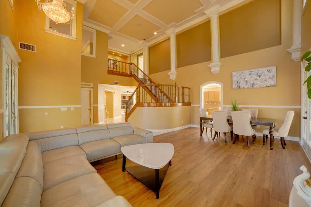 Resort-Style Oasis: Expansive Riverside Mansion