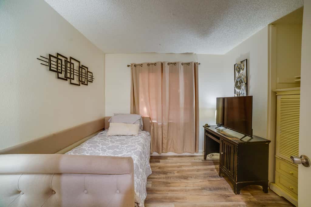 Moreno Valley Family Retreat Near HWY 60