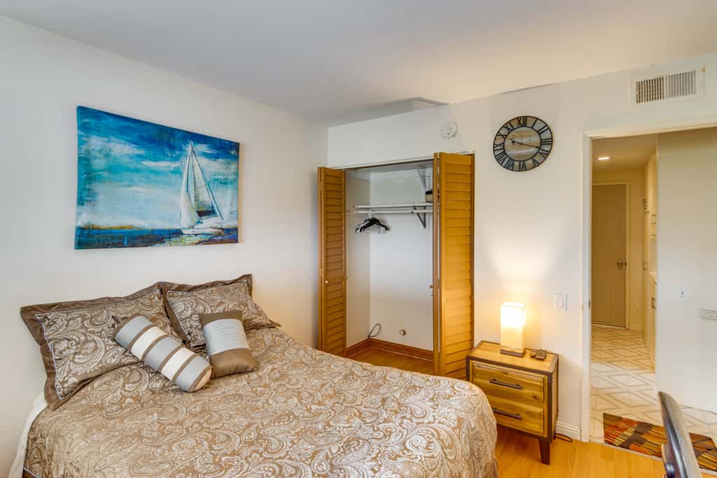 Private suite near Malibu with breathtaking views!
